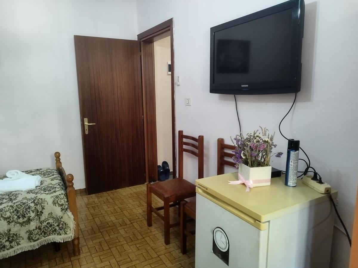 Guest Room Tirana Center Esterno foto